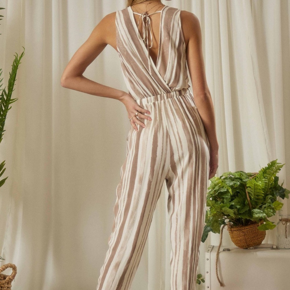 NWT Tan & White Striped V Neck Tie Back Jumpsuit With Pockets - Picture 3 of 9